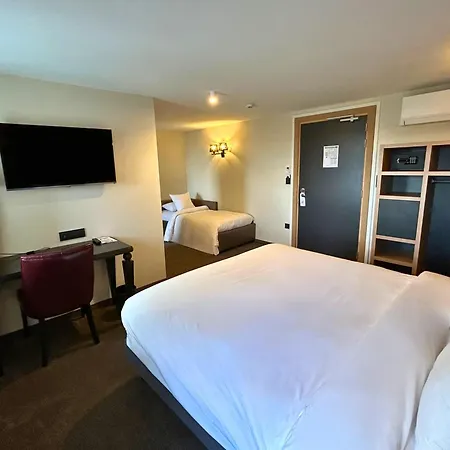 Arok Hotel